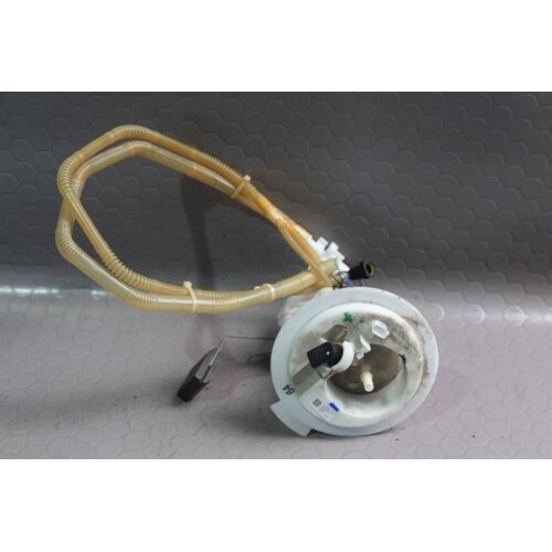 Mercedes Benz W212 E350 CGI Kraftstoffpumpe Benzinpumpe A 2044702094