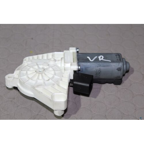 Mercedes W117 CLA Fensterhebermotor Motor Fensterheber vorne rechts A 2078200642