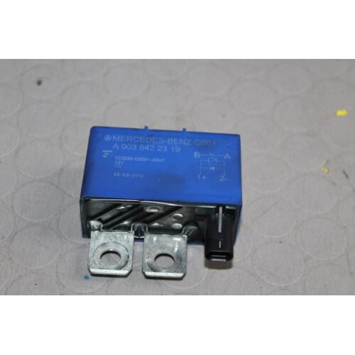 Mercedes Benz W117 CLA Relais Batteriesicherung A 0035422319
