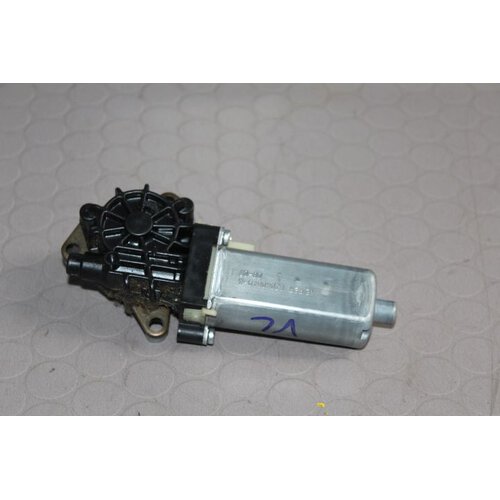 Mercedes CLS W219 Stellmotor Sitzmotor Sitzverstellung Vorne Links 0390203003