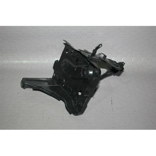 Toyota Yaris BJ2013 1KR Batteriehalter Batterieträger