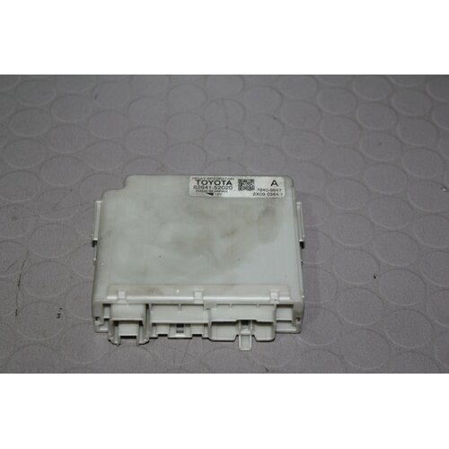 Toyota Yaris BJ2013 1KR Steuergerät 82641-52020